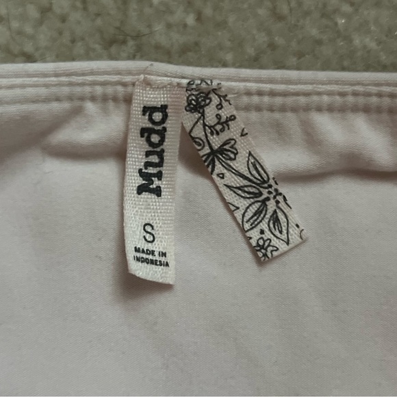 ☁️ Lace Detail Tank - Picture 6 of 6